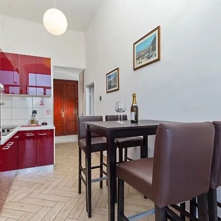 Mia Apartment *